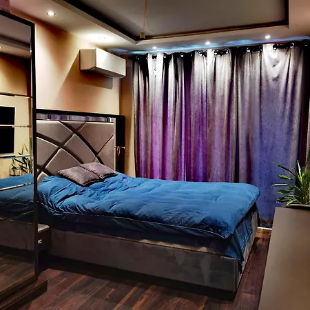 Luxury Flat - 2 Bathrooms, Hot Tub & Modern Kitchen, Up To 4 Guests