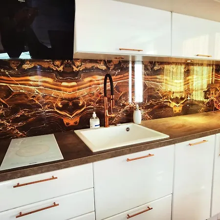 شقة Luxury Flat - 2 Bathrooms, Hot Tub & Modern Kitchen, Up To 4 Guests صوفيا