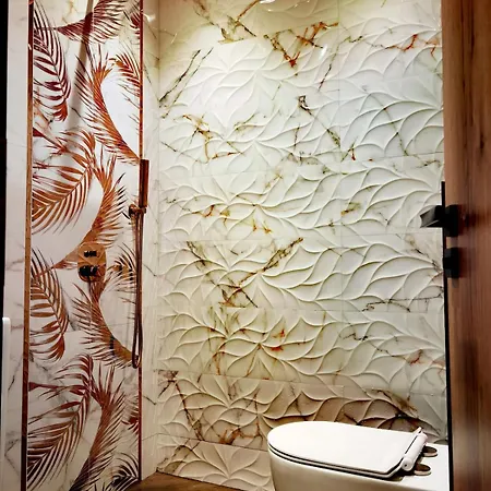 شقة Luxury Flat - 2 Bathrooms, Hot Tub & Modern Kitchen, Up To 4 Guests صوفيا