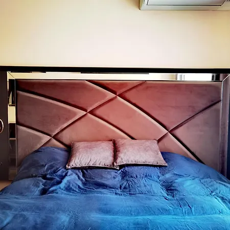 Luxury Flat - 2 Bathrooms, Hot Tub & Modern Kitchen, Up To 4 Guests *