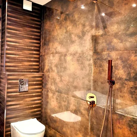 Apartament Luxury Flat - 2 Bathrooms, Hot Tub & Modern Kitchen, Up To 4 Guests *