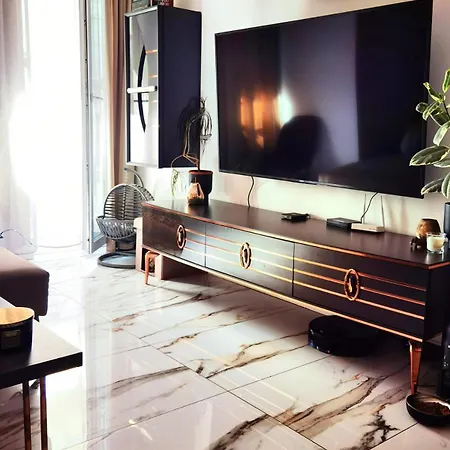 شقة Luxury Flat - 2 Bathrooms, Hot Tub & Modern Kitchen, Up To 4 Guests