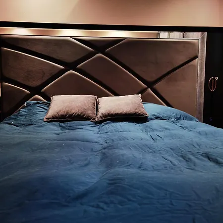 Luxury Flat - 2 Bathrooms, Hot Tub & Modern Kitchen, Up To 4 Guests صوفيا
