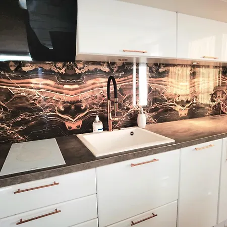 شقة Luxury Flat - 2 Bathrooms, Hot Tub & Modern Kitchen, Up To 4 Guests صوفيا