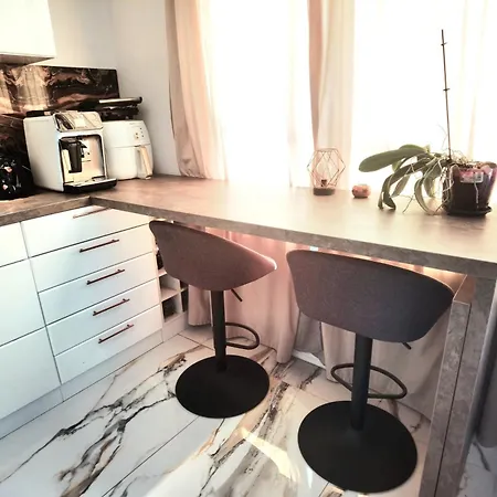 Luxury Flat - 2 Bathrooms, Hot Tub & Modern Kitchen, Up To 4 Guests صوفيا